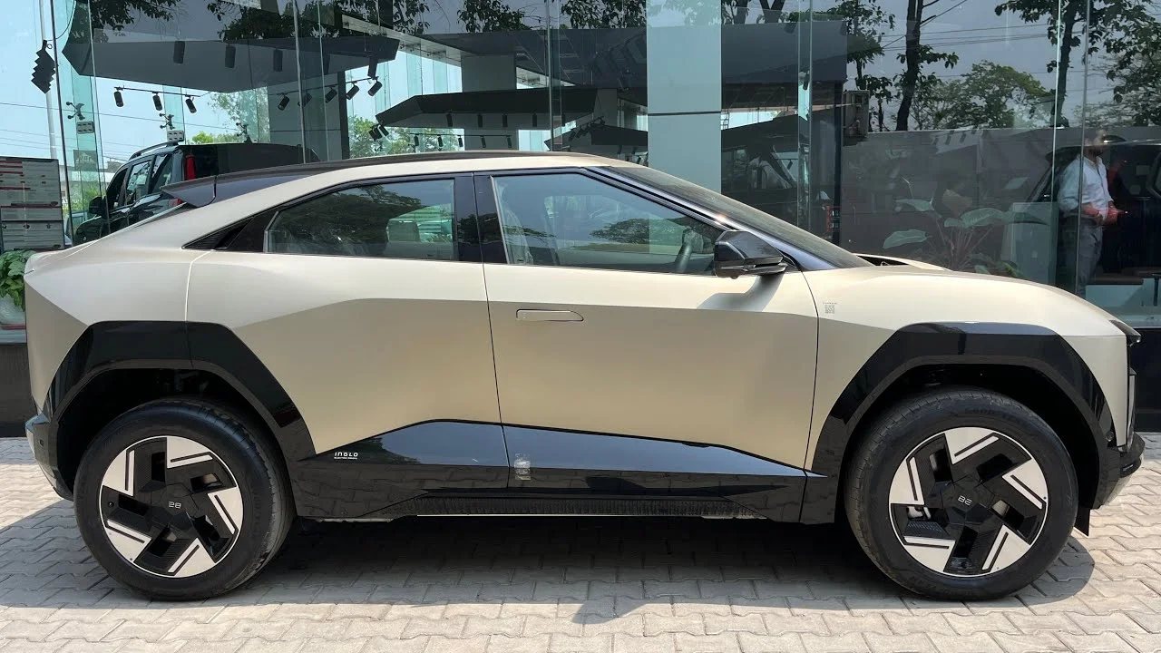 Mahindra की प्रीमियम इलेक्ट्रिक SUV युवाओ के पसंद बनकर हुई लॉन्च, मिल रहा 500km की ड्राइविंग रेंज